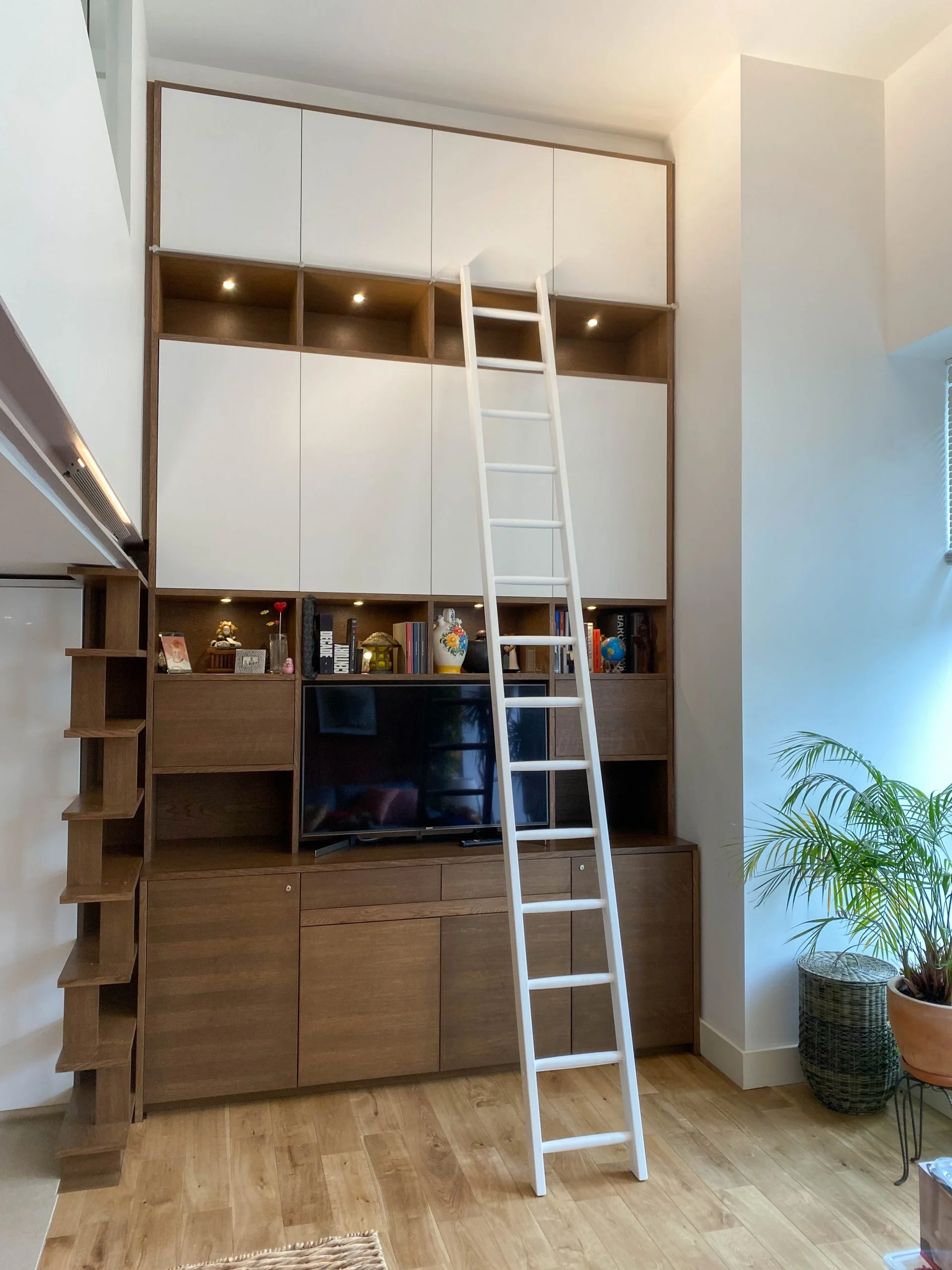 Lonon Interiors / Bespoke wardrobe