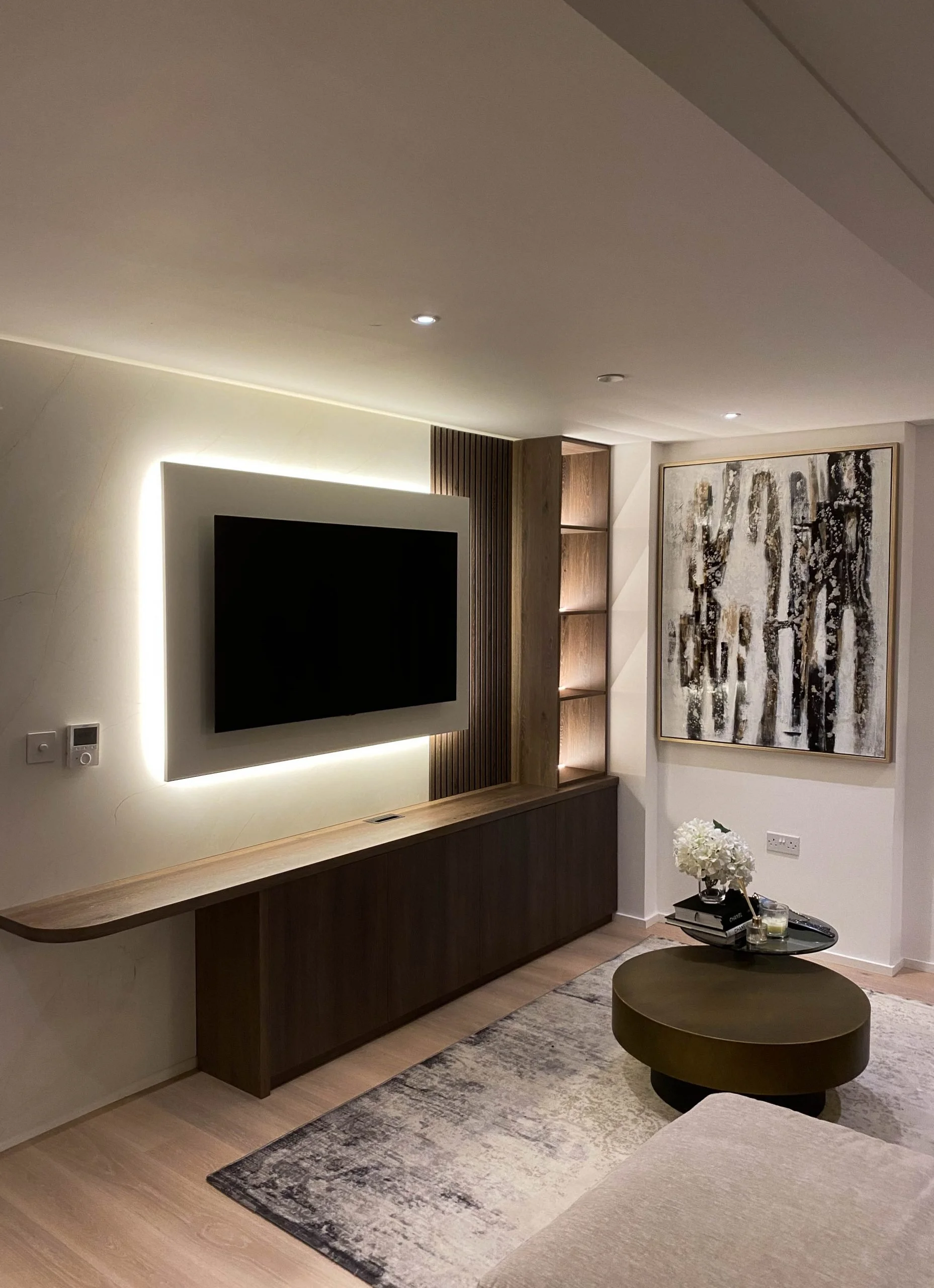 Lonon Interiors / TV stand wall